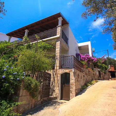 Robinson Leonardo Apartment *